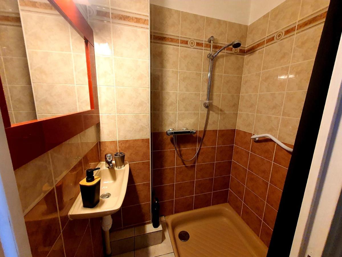 Grand T3 Avec Terrasse Centre Ville Bellac בלאק מראה חיצוני תמונה
